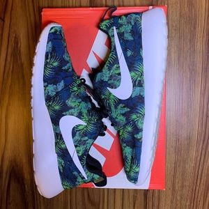 Nike RosheRun Print🔥🔥